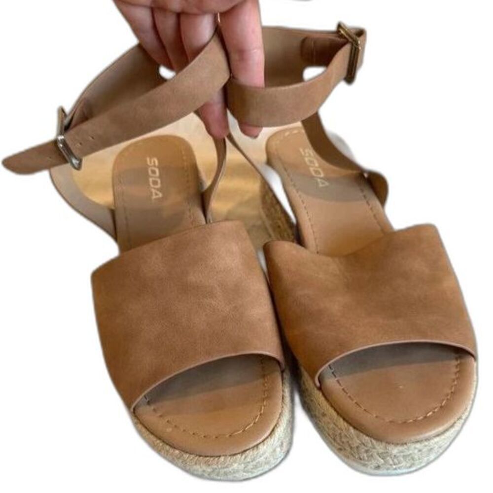 Soda Platform Sandal Size 9